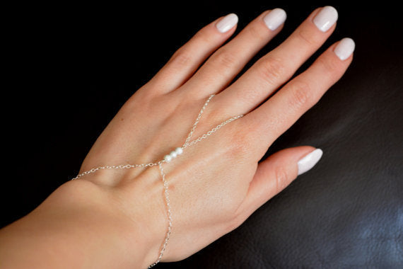 Elegant Pearl Finger Linking Bracelet